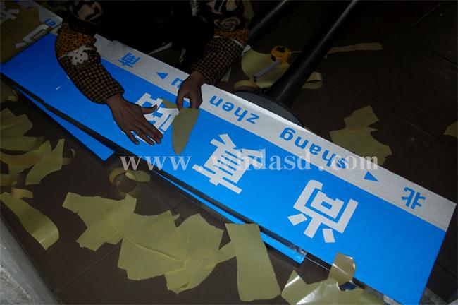 武汉道路标识牌制作安装规定有哪些呢 讲解咸宁钢构广告牌制作功能